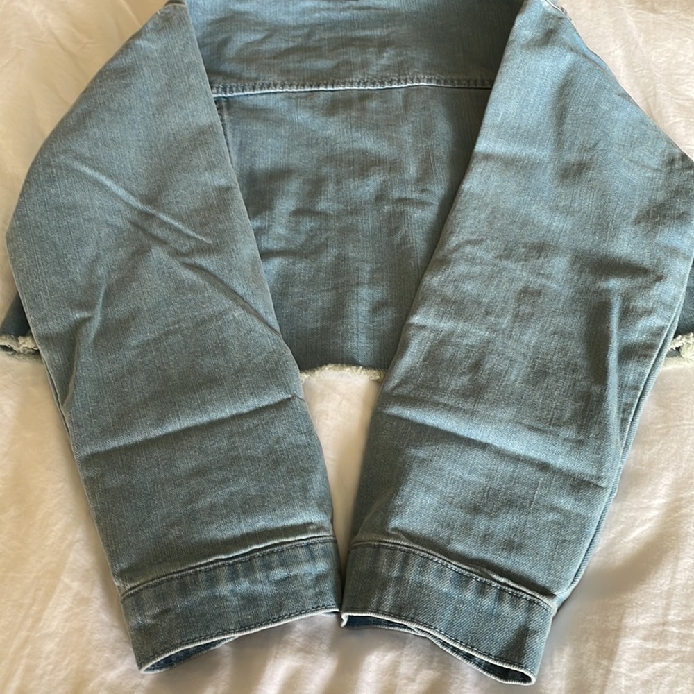 🔥 Cupcakes and Cashmere Jean Jacket with Heart - Picture 9 of 13